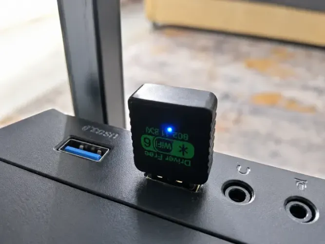 adaptador AX900 WiFi 6 + Bluetooth 5.4 é uma solução "2 em 1"