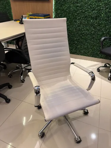 Cadeira executiva branca 