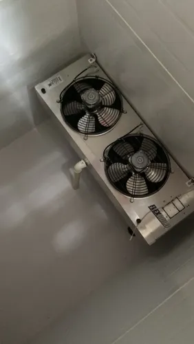 Camera fria pouco usada