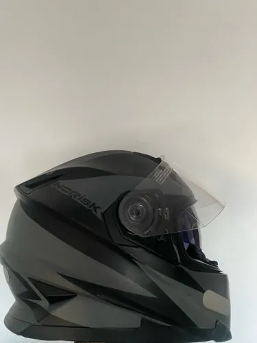Vendo esses dois capacetes de excelente qualidade