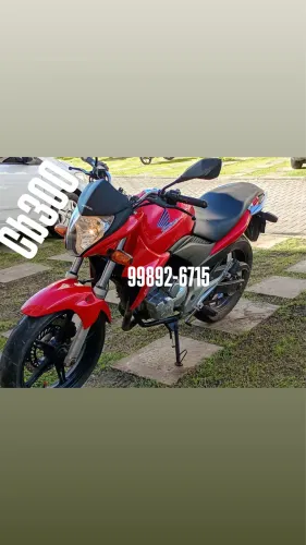 Moto CB 300 top