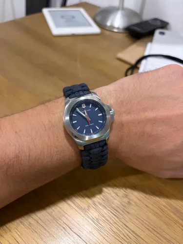 Relógio Victorinox 37mm , pulseira paracord azul