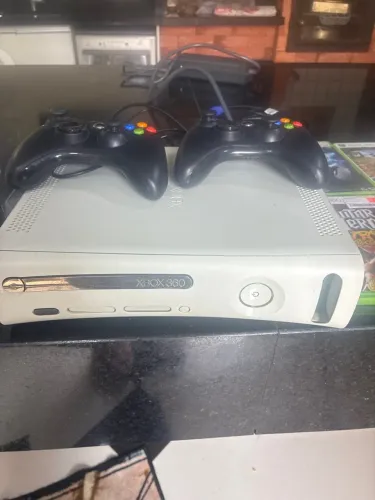 Vídeo game x Box 360 original com 10 jogos