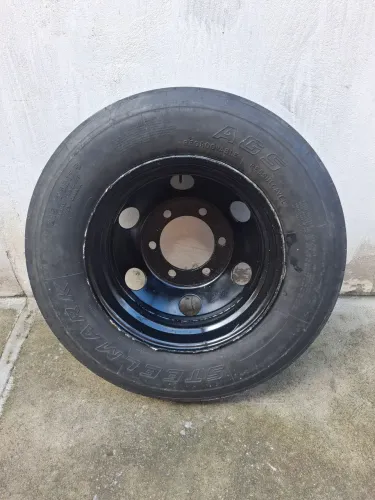 Pneu aro 215