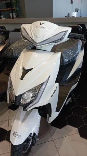 Moto Elétrica EVON Branca Impecável + 2 Capacetes