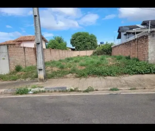 Vende-se terreno com 360 metros quadrados em Cidade Satélite - Boa Vista - RR