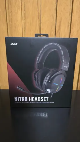 Headset Gamer Nitro NHW200 desing over-ear RGB com Microfone omnidirecional (NOVO)