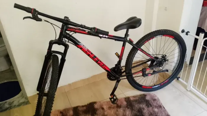 Bike aro 29 preta e vermelha top