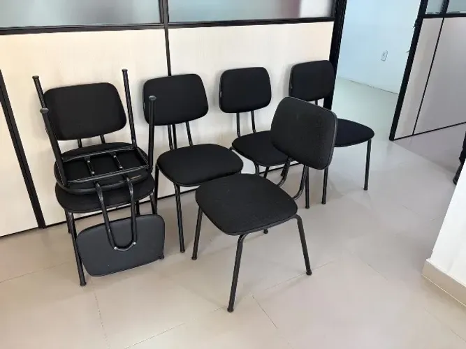 Cadeira secretária preta
