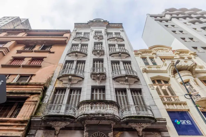 Prédio Histórico Com 1.500m² E Vista Para O Guaíba No Centro De Porto Alegre