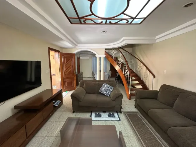 Casa de Alto Padrão em Condomínio - Exclusividade e Sofisticação no Centro de Nova Iguaçu