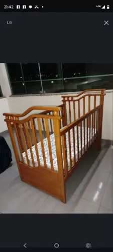 Berço em madeira maciça seminovo, confortável e com colchão usado apenas 10 meses.