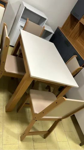 Mesa de 4 cadeiras 100% MDF novo disponível