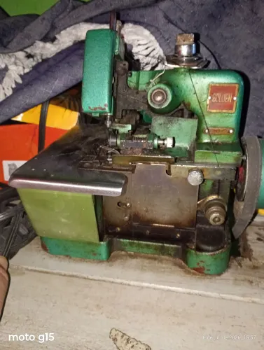 Máquina overloque industrial