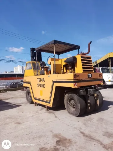 Rolo compactador de pneus