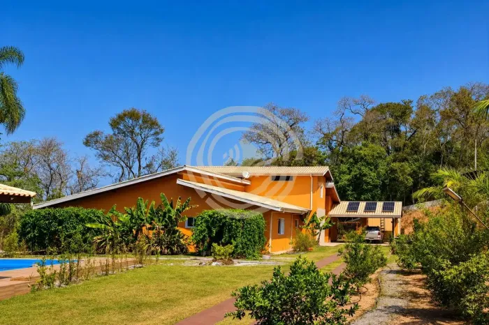 Chácara moderna e autossuficiente com 4.200m² no bairro do Portão Atibaia
