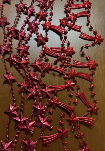 Set de 2 Lindos Cordões Natalinos Vermelhos Metalizados com Pendentes diversos 5,60 m
