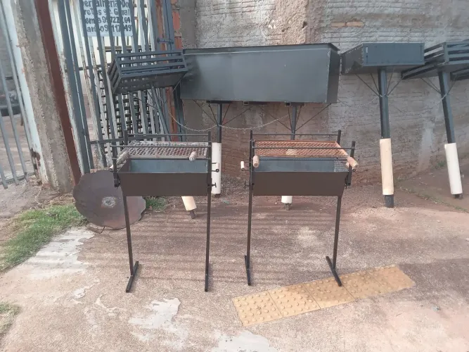 Churrasqueira tradicional pré montada preço  200,00reais