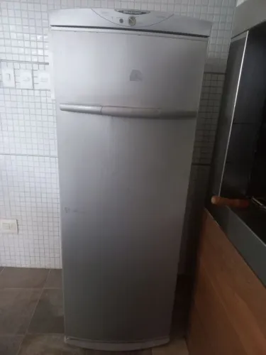 Freezer vertical modelo Brastemp frost free 280 litros