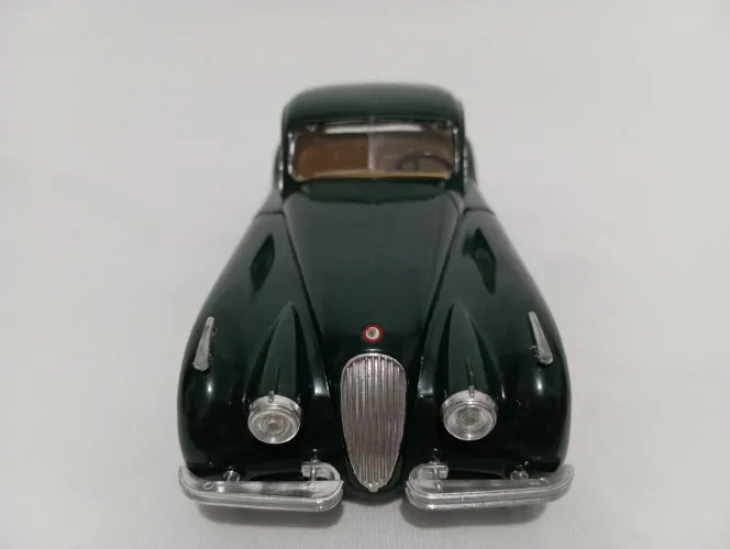 JAGUAR XK120 COUPÊ 1948 - 1/24 BBURAGO MINIATURA