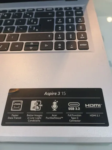 Notebook novíssimo menos de 1 ano de uso 