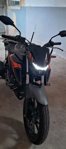 Cinza com laranja linda