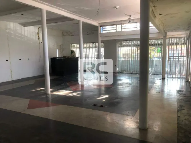 Casa comercial com área de 300m², 07 salas, 04 banheiros e 04 vagas, no Bairro Carmo/Sion,