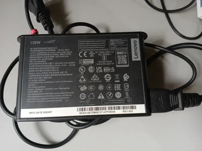 Fonte 135W p/ notebook Lenovo