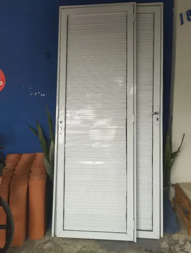 Vendo porta de alumínio