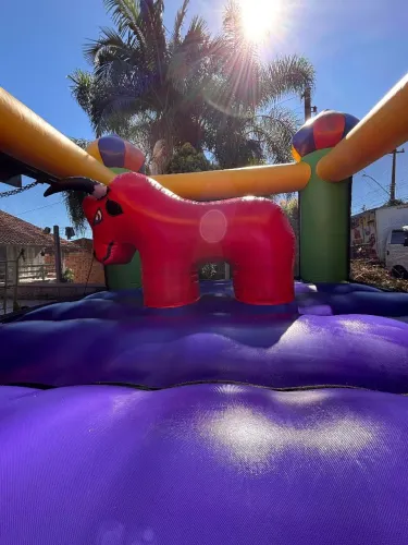 Castelo inflável 3x3mt com tourinho interno watts *