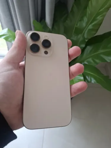 iPhone 16 Pro Titânio Desert