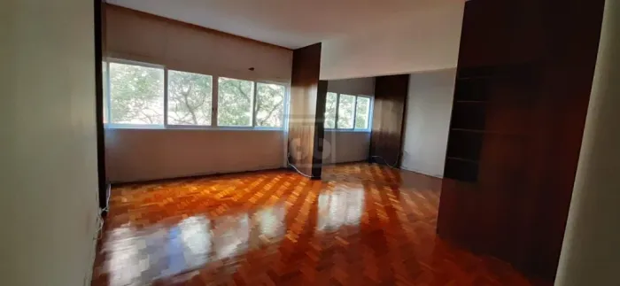 Toneleiro - Próximo metrô - 2 salas amplas - 3 quartos - Armários - Piso taco - 2 banheiro