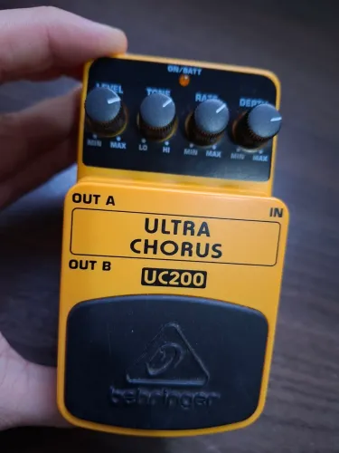 Pedal de Guitarra Behringer Ultra Chorus