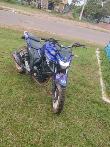 Vendo essa moto Yamaha fz250 