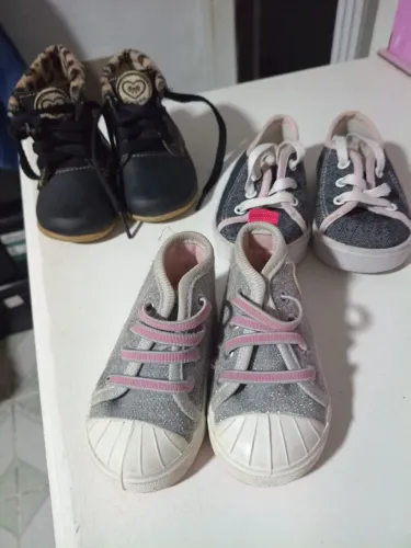 3 calçados bebê tem num 16