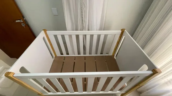 BERÇO EVOLUTIVO 3 EM 1 RELLER (Modelo Tom - Branco Fosco c/ Pés Mel) + Colchão