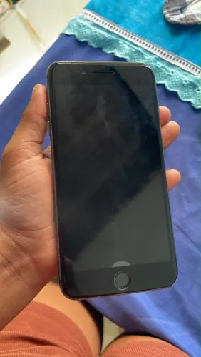 Vendo iPhone 8 Plus funcionando perfeitamente bateria 100% qualquer dúvidas só mandar msg