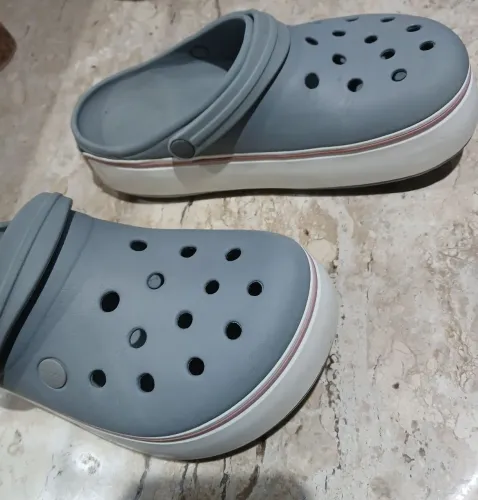 CROCS semi-novo
