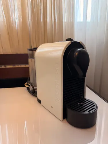 Cafeteira de Cápsula Nespresso 127V off-white