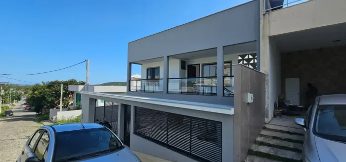 CASA À VENDA - CONDOMÍNIO DOS PÁSSAROS - O Condomínio disponibiliza lazer e segurança.