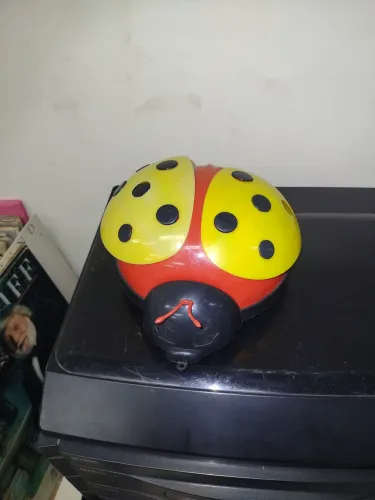Brinquedo Joaninha, em PVC, usada, bom estado.