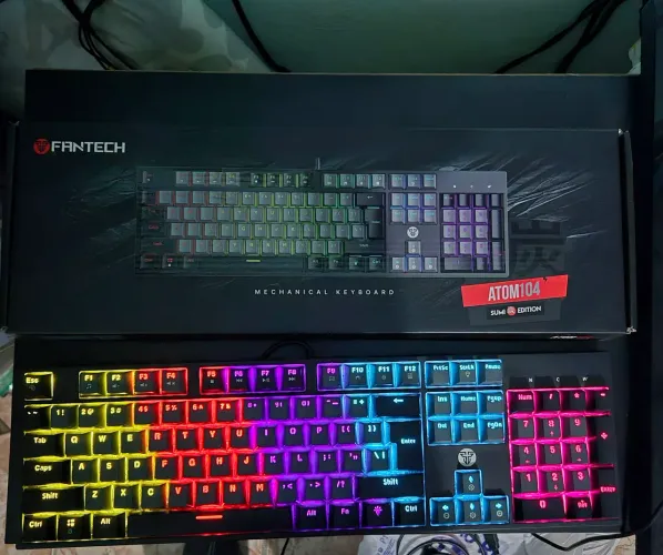 Teclado Mecânico - Mechanical Keyboard Fantech Atom104 MK886 RGB - Estado de Novo
