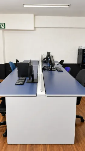 Mesa/Bancada administrativa com 12 lugares + mesa de supervisor - vendo urgente