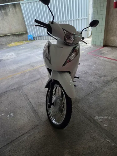 Moto muito nova