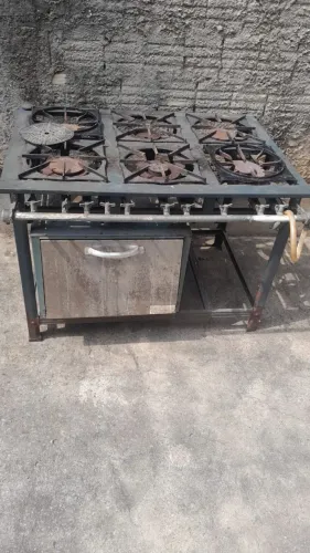 FOGÃO INDUSTRIAL COM FORNO (NÃO SABEMOS SE FUNCIONA)