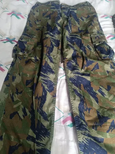 Calça camuflada 