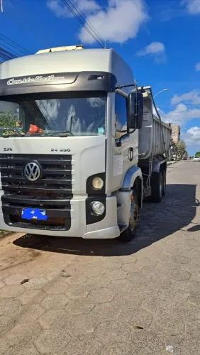 Caminhão caçamba 24-250 gabinado