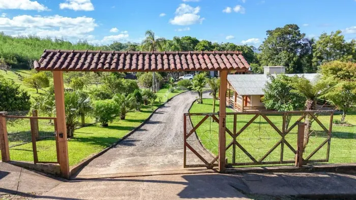 Chácara à venda em Santa Maria do Herval, Padre Eterno Ilges, com 2 quartos, com 28000 m²