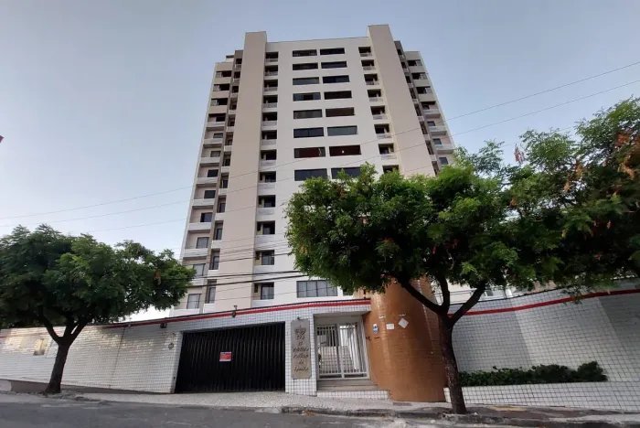 Excelente localização! Apto. c/133m², 03 suítes (01 reversível), cozinha convencional, áre