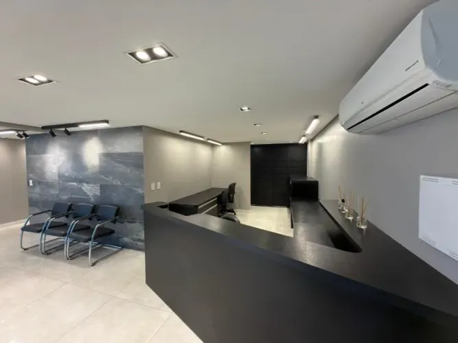 Sala Comercial de Alto Padrão no Centro de Joinville-SC: 4 salas, 3 banheiros, 157m² - Mob